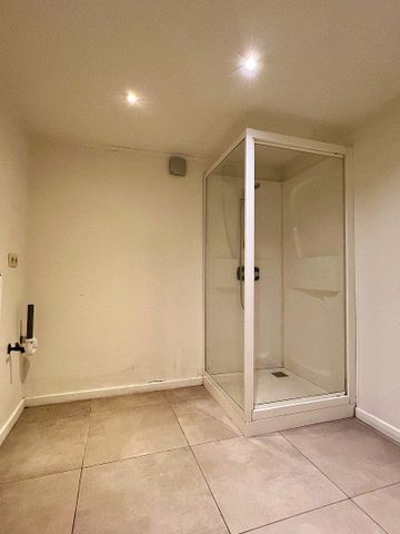 Gelijkvloers appartement met koer en autostandplaats - Photo 5