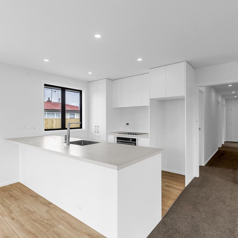 Near New on Tremaine! Ready For you to Move In ! - Photo 1