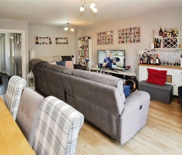 3 bedroom semi-detached house to rent - Photo 5