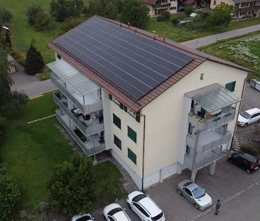 Wohnung mit grossem Balkon und eigenem ökologischen Strom - Photo 1