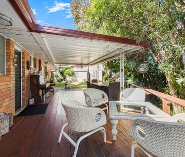 Metres To Beach & Golf - Charming Home - Photo 2