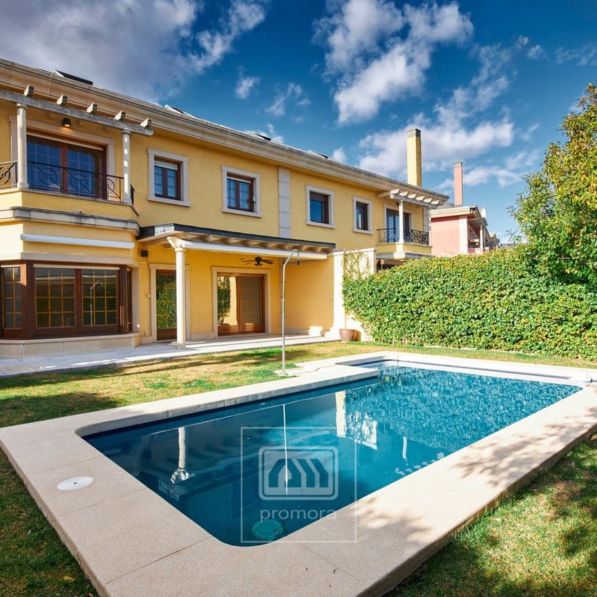 Alquiler de chalet adosado en Encinar de los Reyes - Photo 1