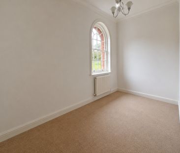 3 bedroom Spacious Ground Floor Apartment to rent - Photo 6