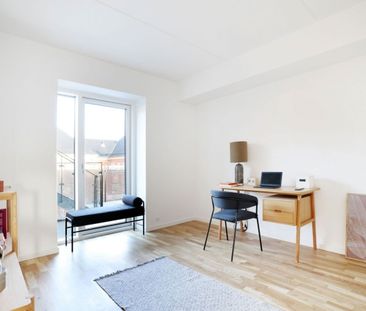 Lys 3-værelses lejlighed med stor sydvendt altan og adgang til unik... - Photo 5