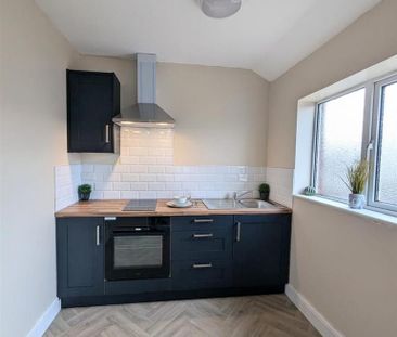 3 bedroom end of terrace house to rent - Photo 1