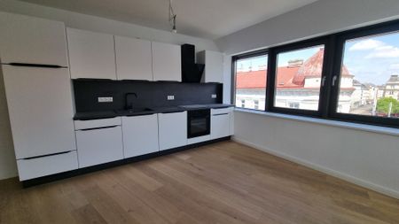 Dachgeschoß Wohnung - 3 Zimmer, Nähe Friedensbrücke - Photo 2