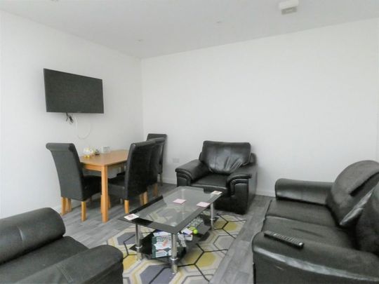 1 bedroom in a flat share to rent - Photo 1