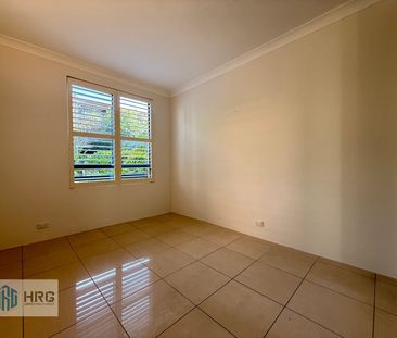 Spacious, Private & House-Like Apartment with Garden – Walk to Chat... - Photo 5