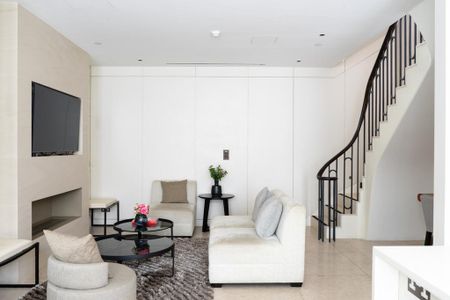 4 bedroom mews to rent - Photo 3