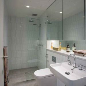 SUPERB LOCATION IN BOUTIQUE BUILDING - Photo 3