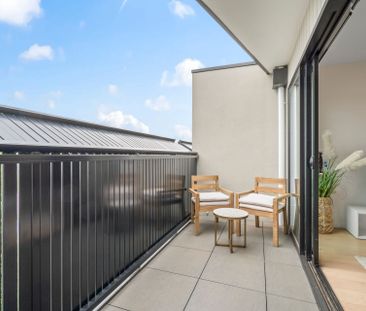 Fully Furnished, Ultra Modern, Immaculately Maintained Townhouse - Photo 6