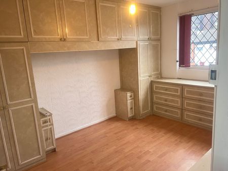 3 Bed Terraced House, Maple Close, M6 - Photo 2