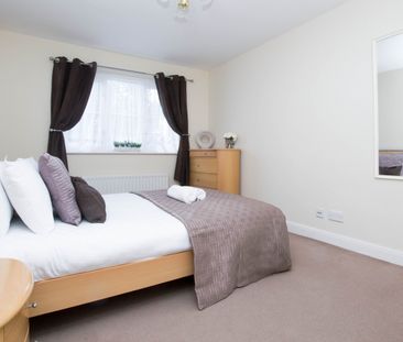 Delfont CLose, RH10 - Photo 5