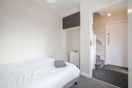 6 bedroom semi-detached house to rent - Photo 5