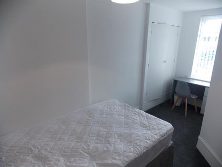 9 bedroom private hall to rent - Photo 4