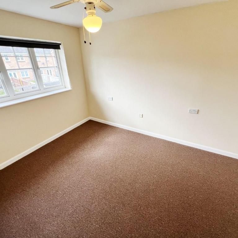 3 bedroom end of terrace house to rent - Photo 1