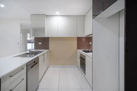 “Luxurious 3-Bedroom Ground Floor Apartment” - Photo 4