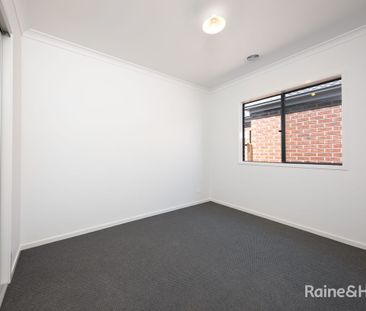 6 Lone Pine Way, Sunbury, VIC 3429 - Photo 3