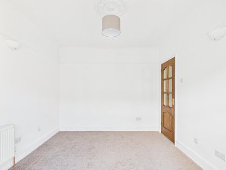 3 bedroom detached bungalow to rent - Photo 2