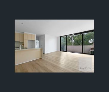 Renovated Living in the Uni Hill Estate - Photo 2