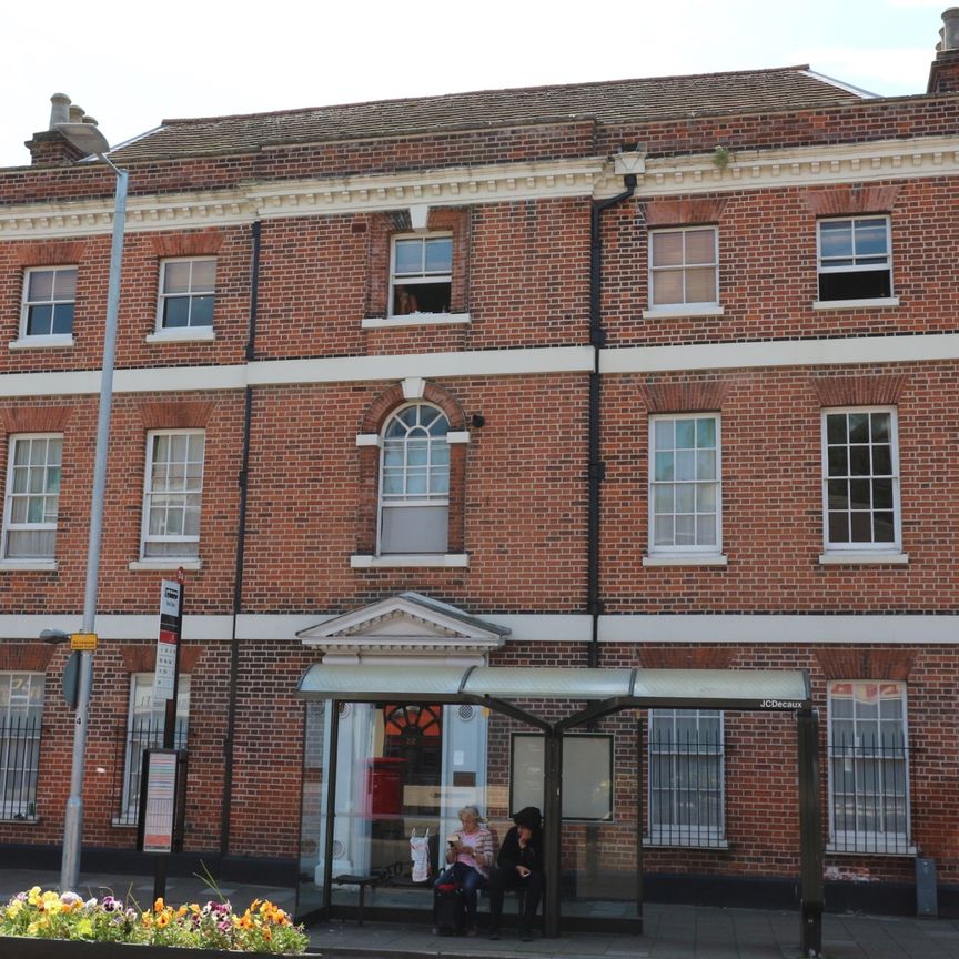 Two Bedroom Apartment for Rent on Crouch Street, Colchester - Photo 1