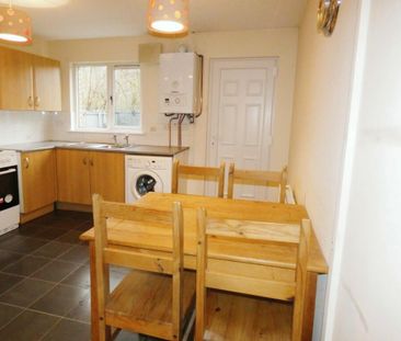 2 bedroom end of terrace house to rent - Photo 4