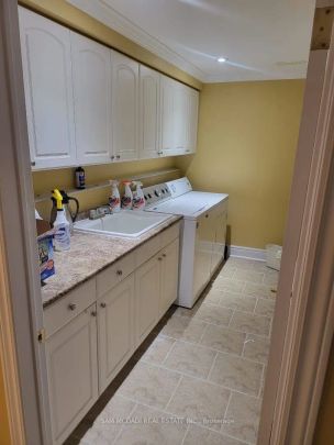 Detached Home For Lease | W9254096 - Photo 1