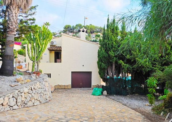 SPACIOUS VILLA FOR RENT FOR LONG TERM INCLUDING SUMMER