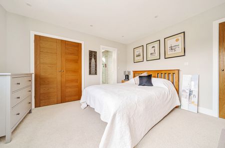 4 bedroom detached house to rent - Photo 5