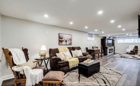 For Lease - 586 Chamberlain Road, Burlington, Ontario - Photo 2
