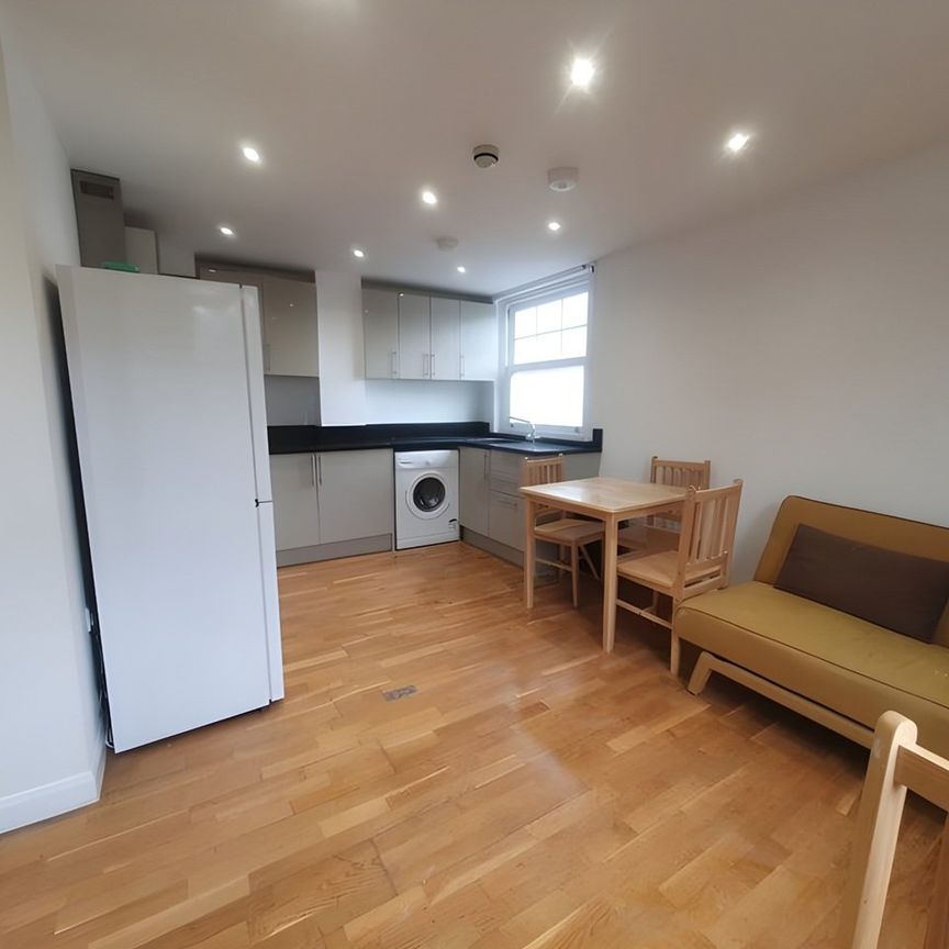 2 Bed Flat, Evering Road, N16 - Photo 1