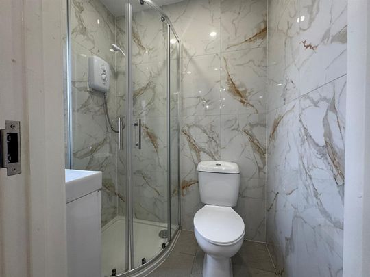 De Salis Road, Uxbridge UB10, London - Photo 1