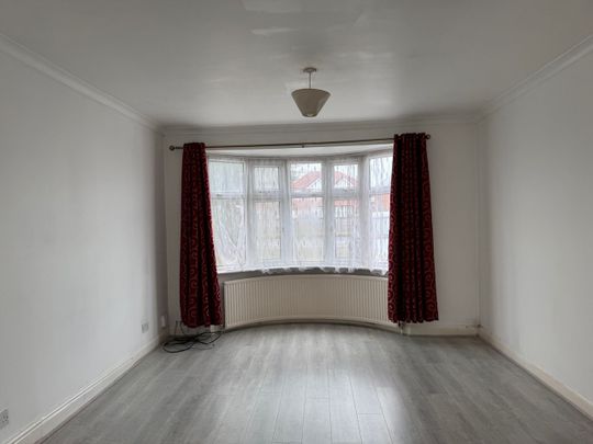 Room in a Shared House, Narborough Road South, LE3 - Photo 1