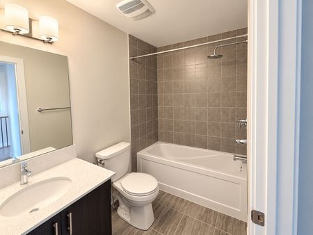 For Lease - 755 Haflinger Row, Stittsville - Munster - Richmond, Ontario - Photo 2