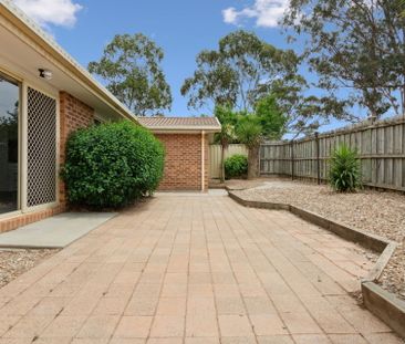 Freshly renovated Townhouse in Prime Amaroo Location - Photo 4