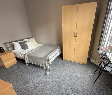 4 bedroom terraced house to rent - Photo 2