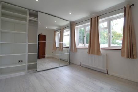 3 bedroom Detached house to rent - Photo 3