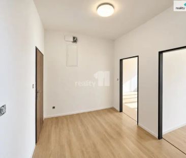 Nově zrekonstruovaný byt 3kk/terasa/zahrada v Praze 6 u metra Bořis... - Фото 1