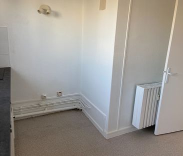 Location Appartement 4 pièces 74m² CANTELEU 76380 - Photo 3