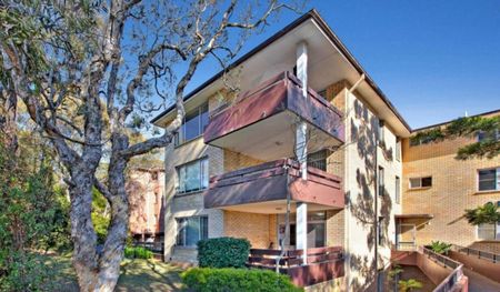 Large Light Filled Unit - 10 min walk to Chatswood Station - Photo 3