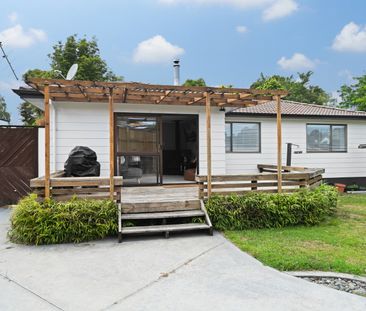 Welcome to this fantastic three-bedroom plus a sleepout, single-bat... - Photo 3