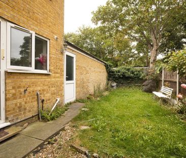 2 bedroom end of terrace house to rent - Photo 5