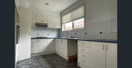 Perfectly located and lots of living space - Photo 4