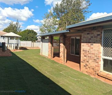 Freshly Refreshed Family Living in a Peaceful Cul-de-Sac - Photo 3