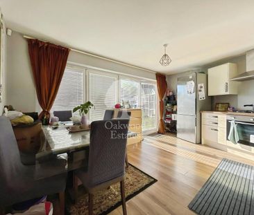 4 bedroom semi-detached house to rent - Photo 3
