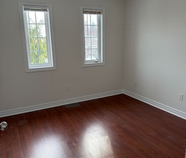 For Lease - 12 Woodfern Court, Barrie, Ontario - Photo 3