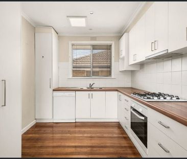 Located within walking distance to Monash Uni - Photo 4