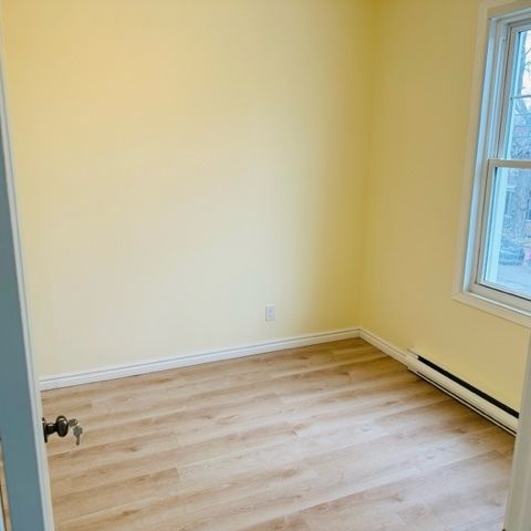 Beau 5 1/2 Rénové Avec Stationnement - Photo 1