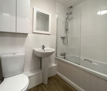 2 bedroom semi-detached house to rent - Photo 5