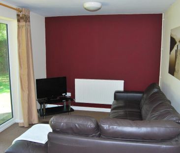 1 bedroom in a house share to rent - Photo 2